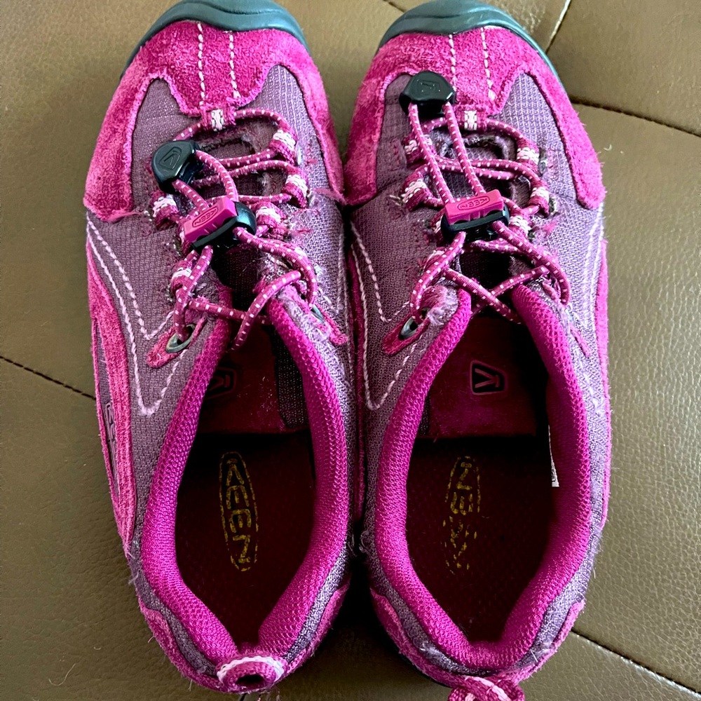 Girls Like New Keen Hiking Shoes